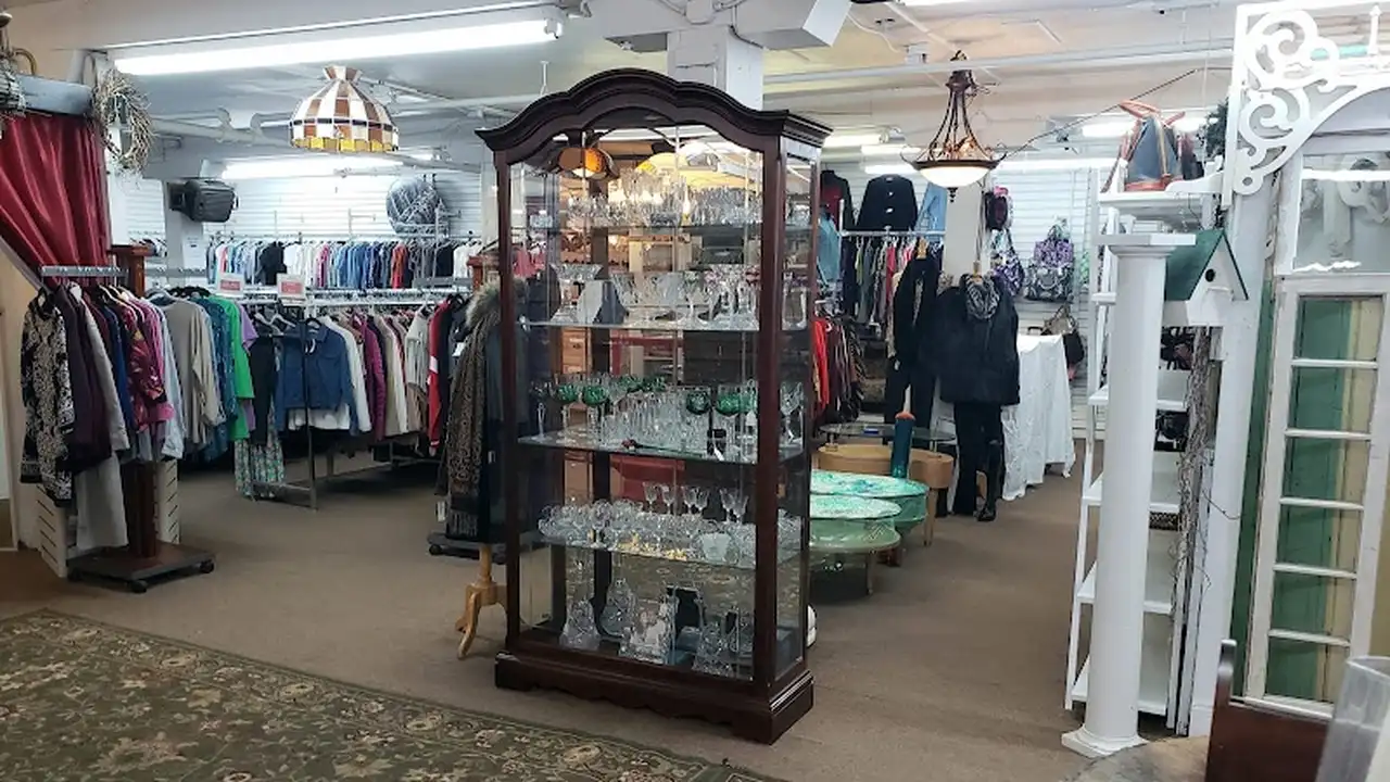 Consignment store in Massena, New York: Fabulous Finds Boutique & Consignment
