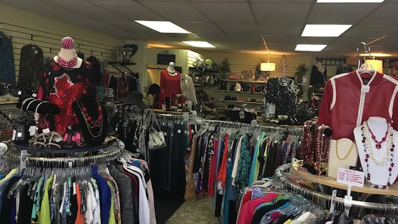Consignment store in North Myrtle Beach, South Carolina: Fabulous Finds Designer Consignment