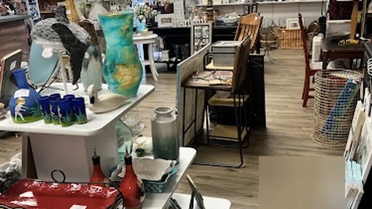 Consignment store in Fairfield, Ohio: Fabulous Finds & Furnishings