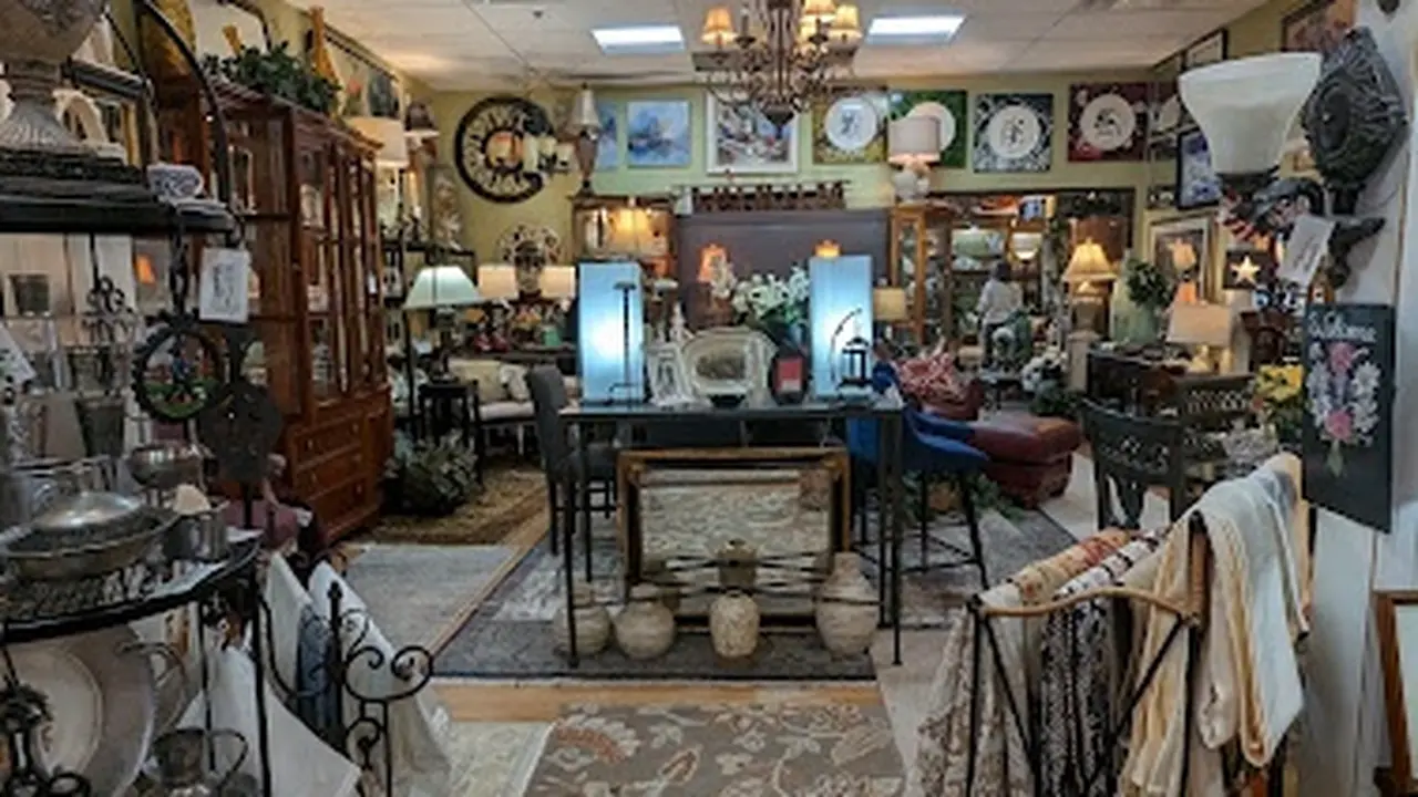 Consignment store in Longmont, Colorado: Fabulous Finds Upscale Consignment