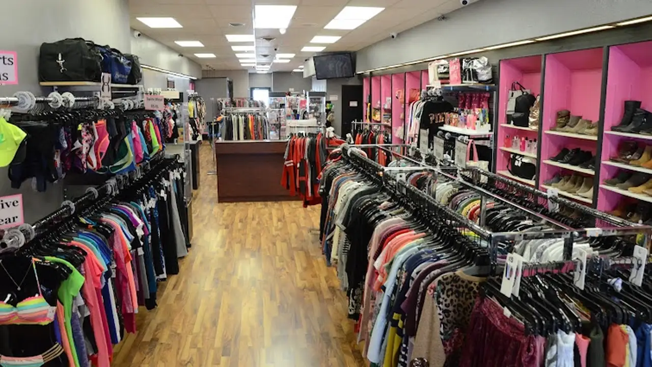 Consignment store in Columbus, Nebraska: Fabulous Forever