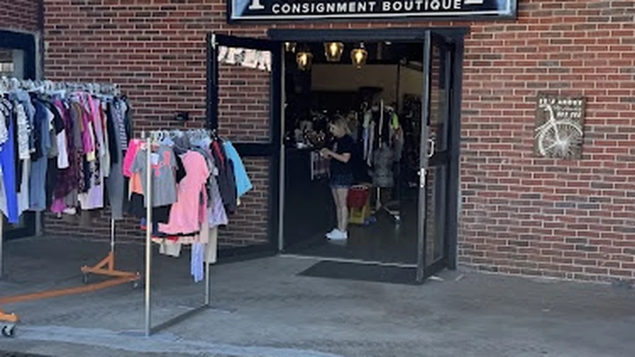 Consignment store in Flowery Branch, Georgia: Fairy Dust Consignments, LLC.