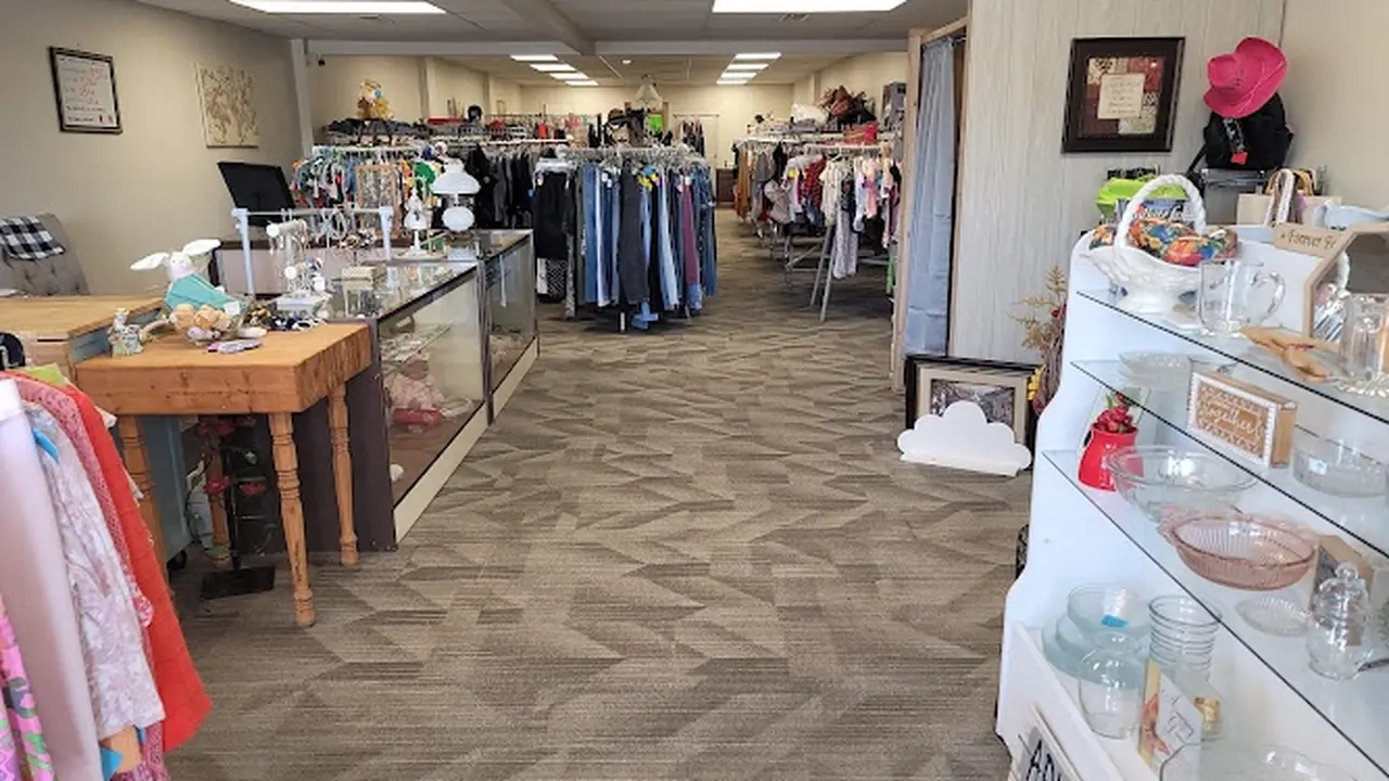 Consignment store in Neosho, Missouri: Family Resale Shop