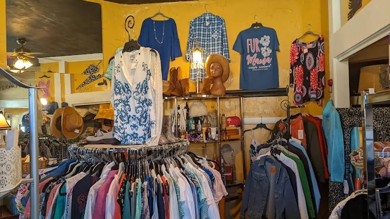 Consignment store in Frankfort, Kentucky: Family Tree Consignment