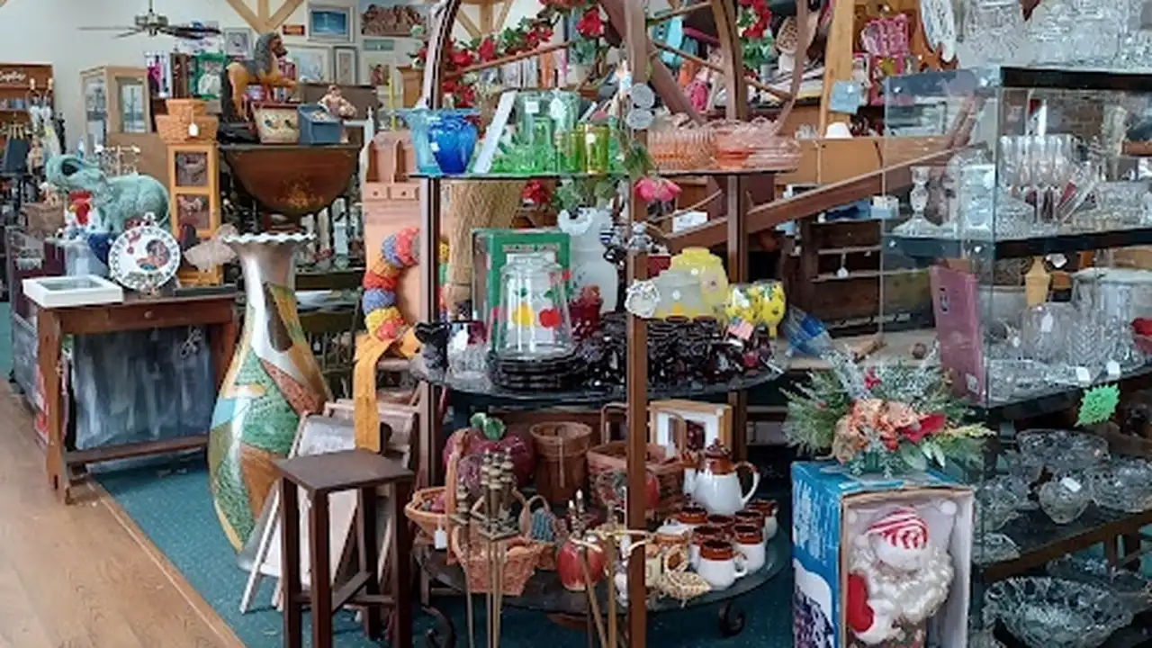 Consignment store in Little River, South Carolina: Fancy Nancy's Place