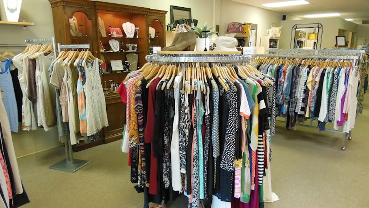 Consignment store in Old Saybrook, Connecticut: Fantasia Consignments