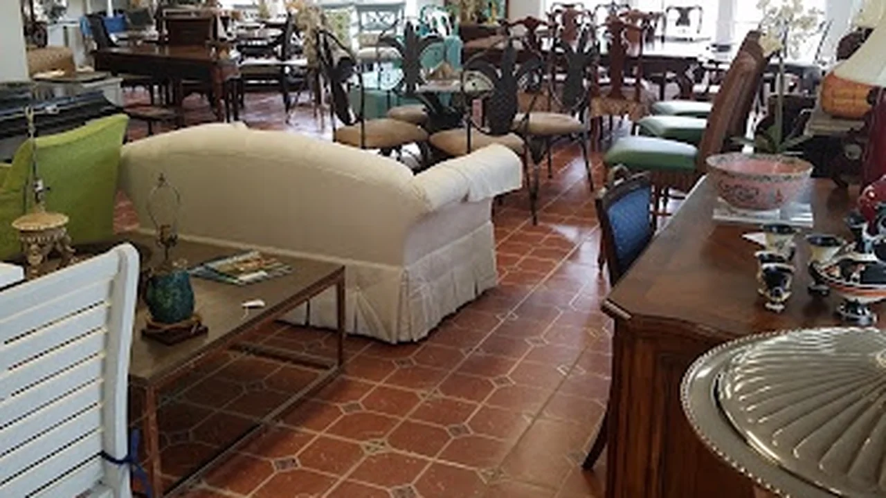 Consignment store in Vero Beach, Florida: Fantastic Finds Consignments Furniture and Art Gallery