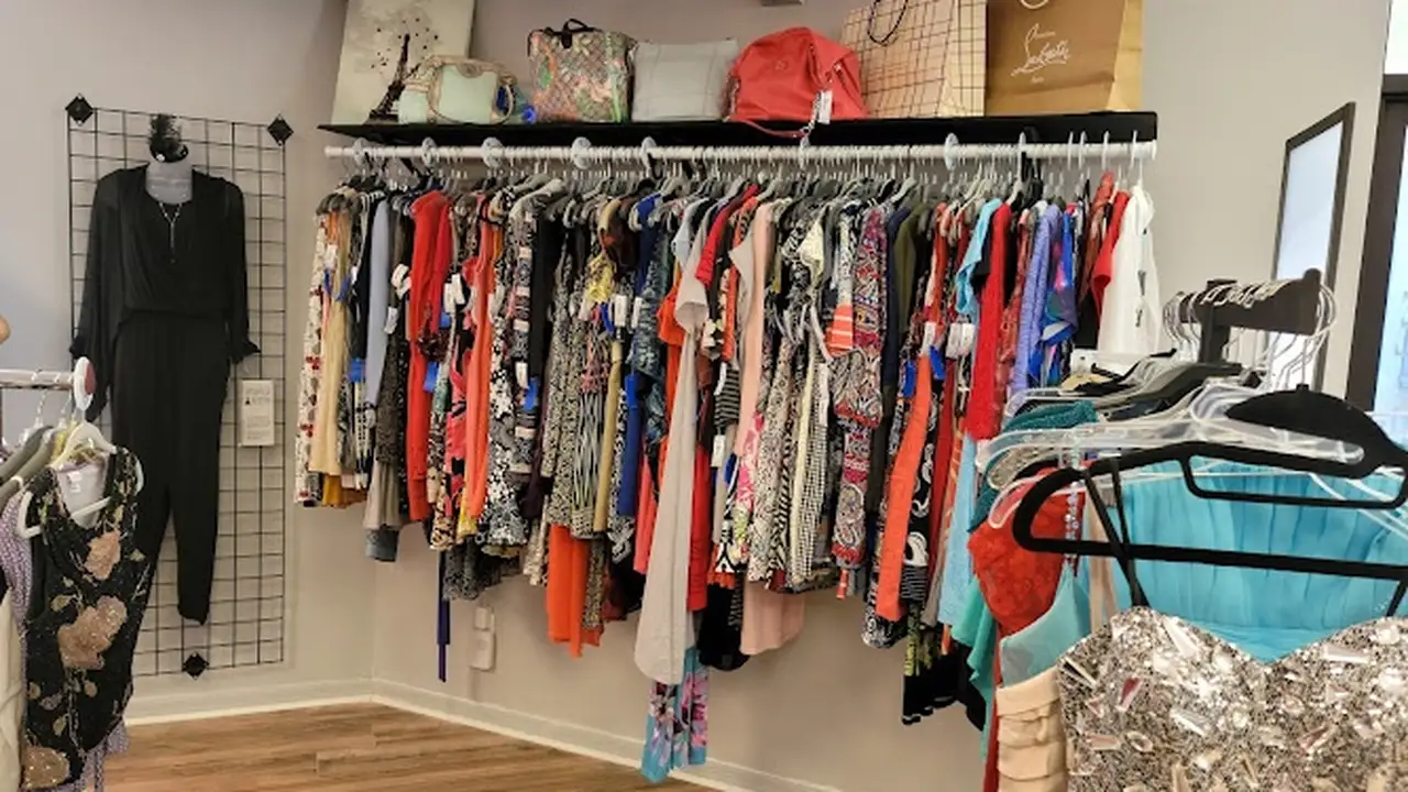Consignment store in Merritt Island, Florida: Fantastique Fashions Upscale Consignment Boutique