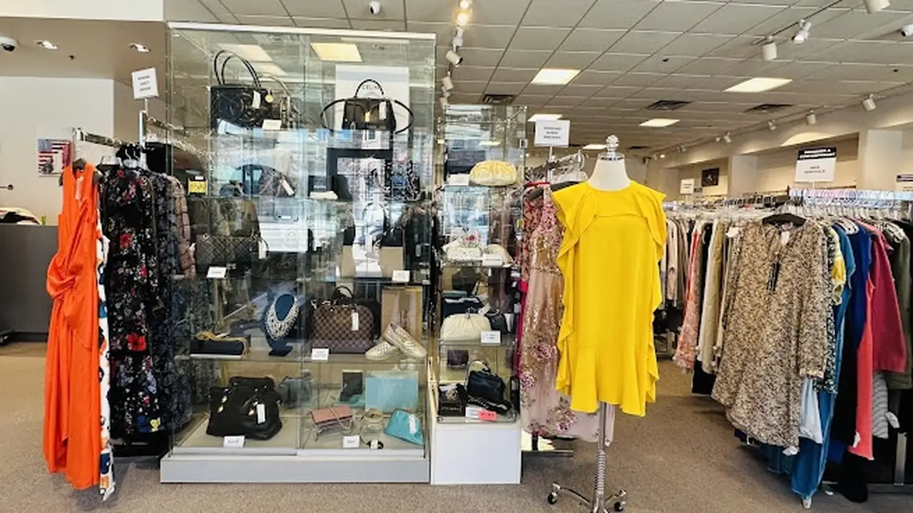 Consignment store in Edina, Minnesota: Fashion Avenue