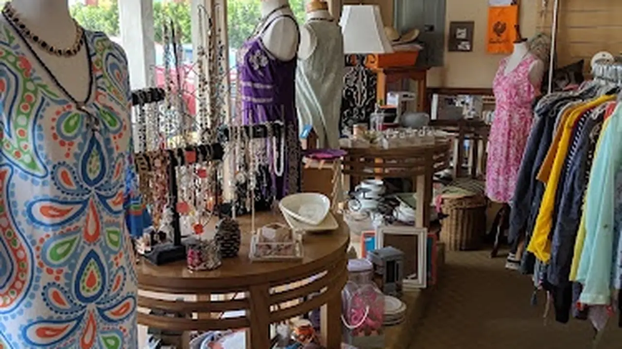 Consignment store in Waimea, Hawaii: Fashion Consignment Studio