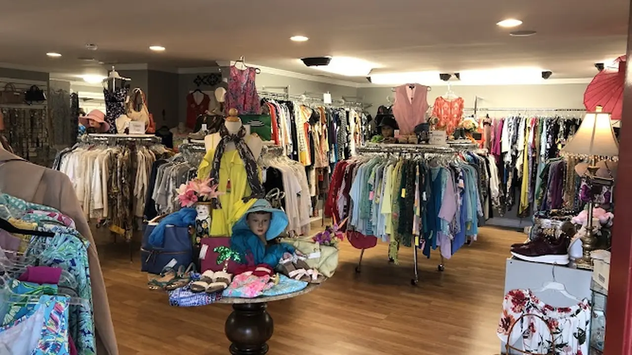 Consignment store in Roswell, Georgia: Fashion Finders Consignment