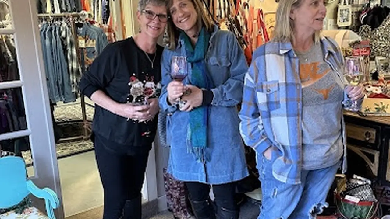 Consignment store in Holly Lake Ranch, Texas: Fashion & Gossip Parlor