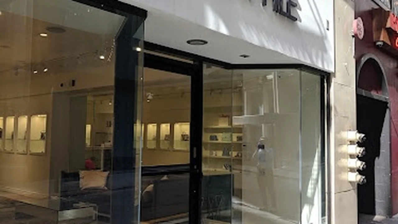 Consignment store in San Francisco, California: FASHIONPHILE Salon at Union Square