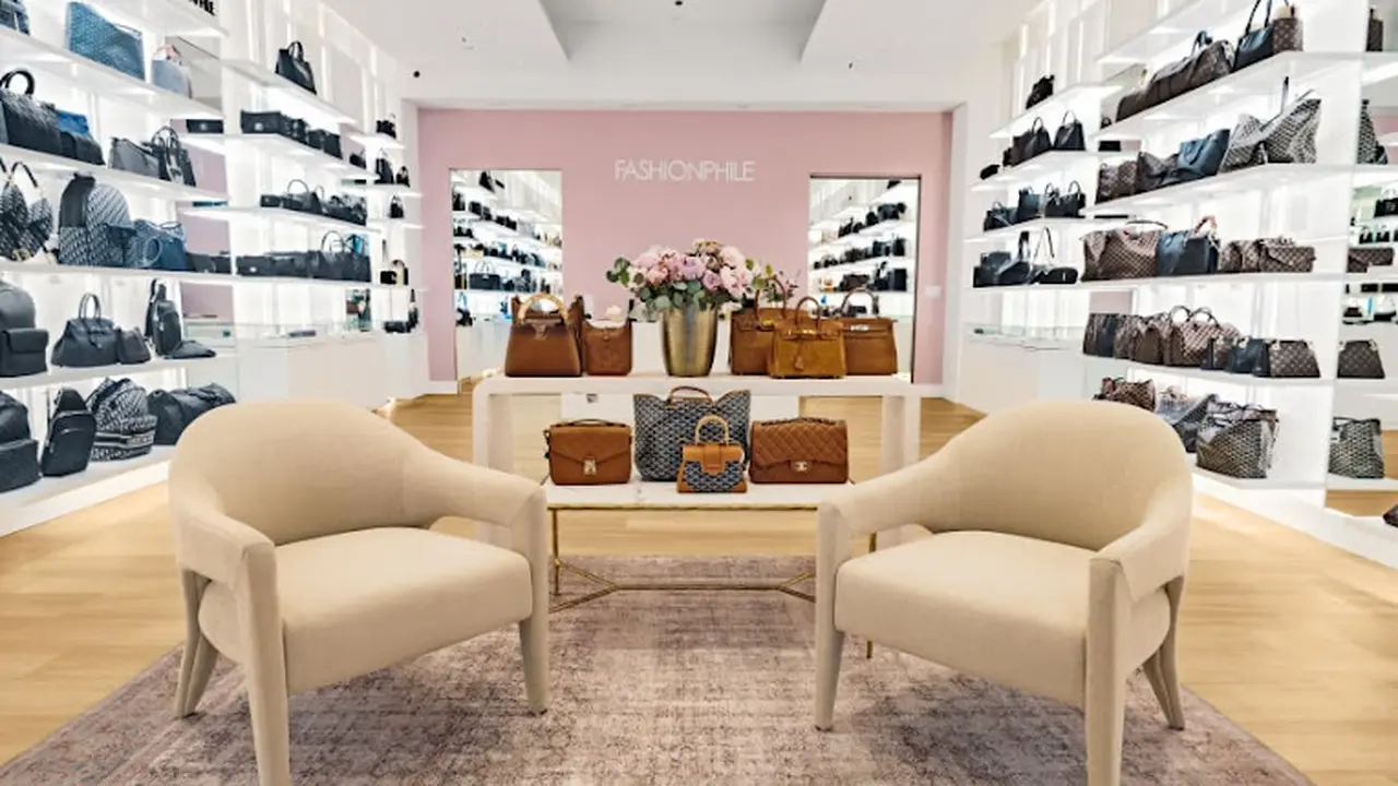 Consignment store in Scottsdale, Arizona: FASHIONPHILE Scottsdale Quarter