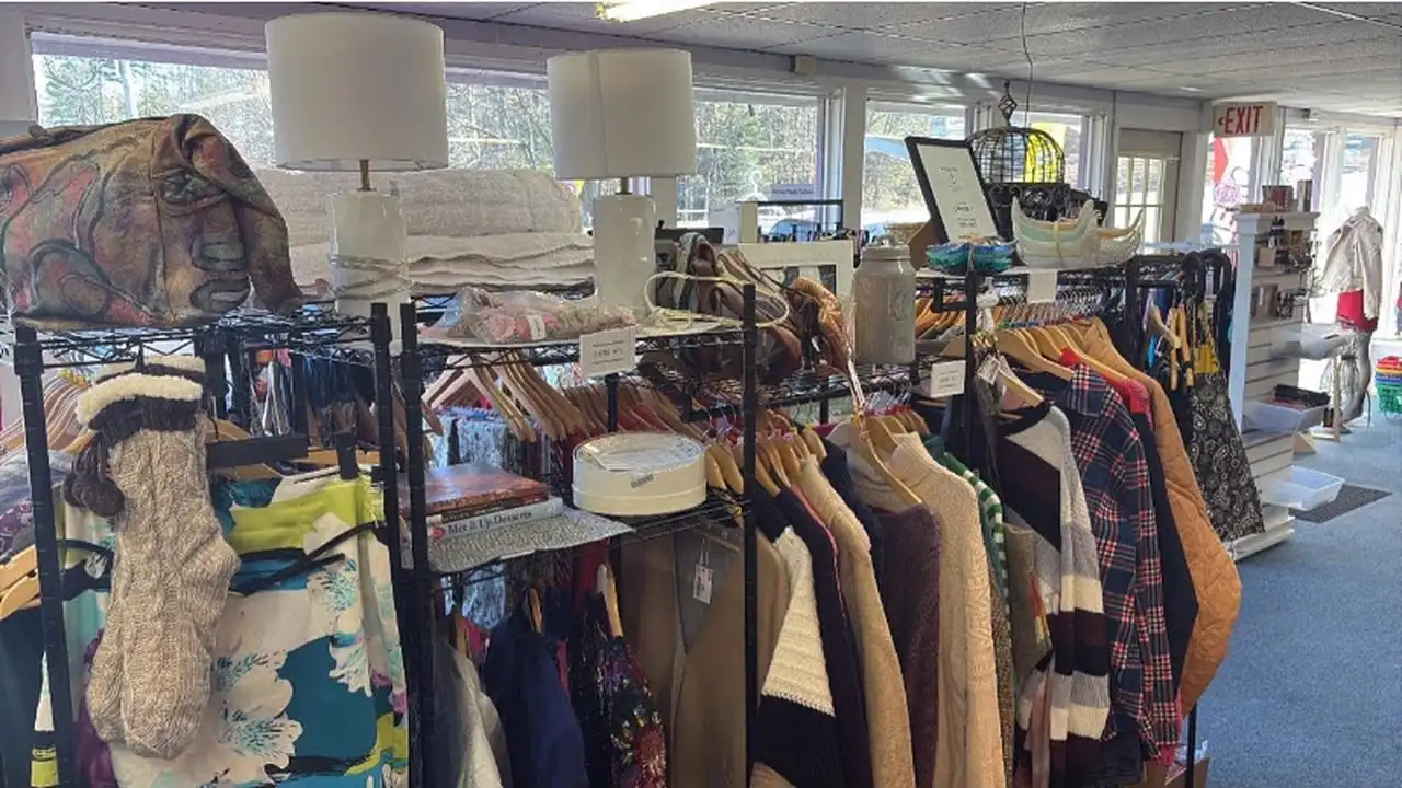 Consignment store in Windham, Maine: FEELZ Consignment
