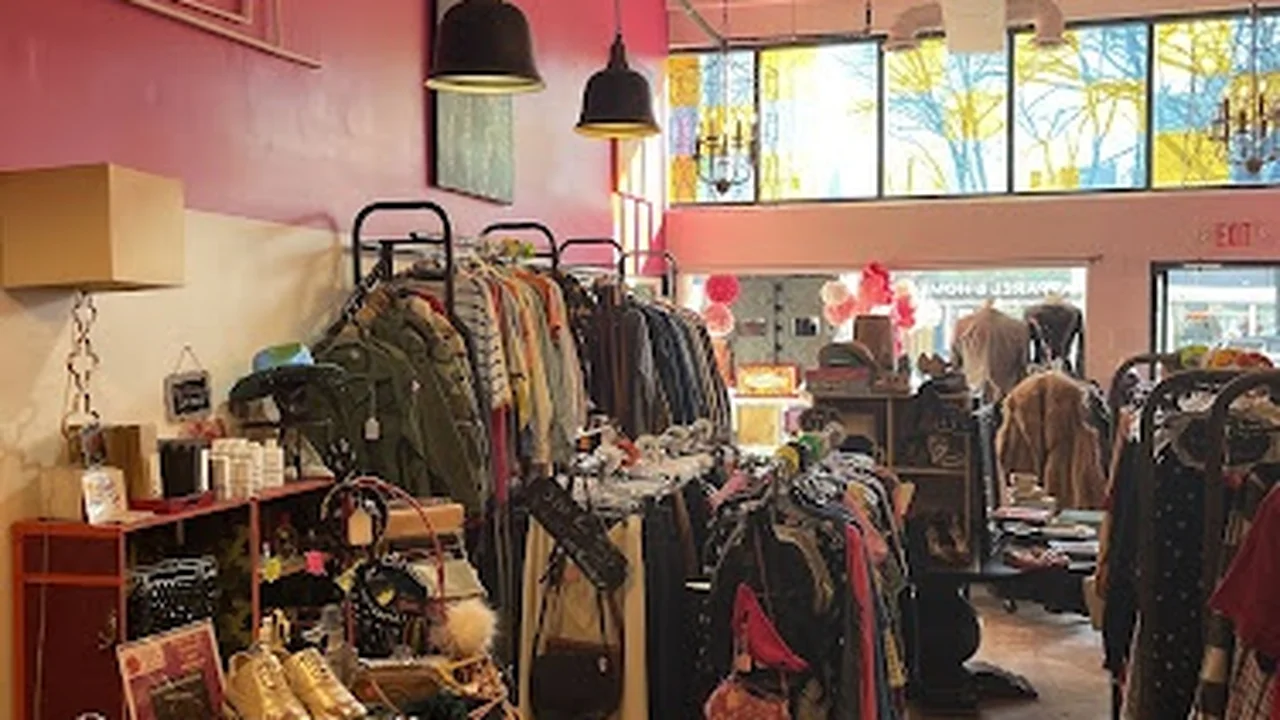 Consignment store in Washington, DC: Fia's Fabulous Finds