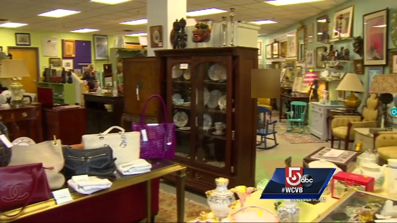 Consignment store in Canton, Massachusetts: Fiddleheads Fine Home Consignment