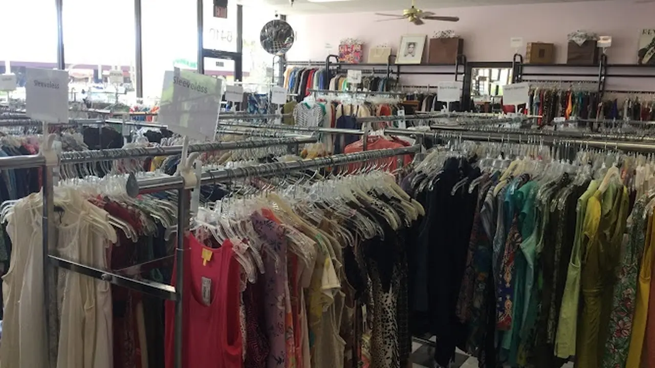 Consignment store in Apollo Beach, Florida: FIFI'S Fine Resale Apparel and Accessories