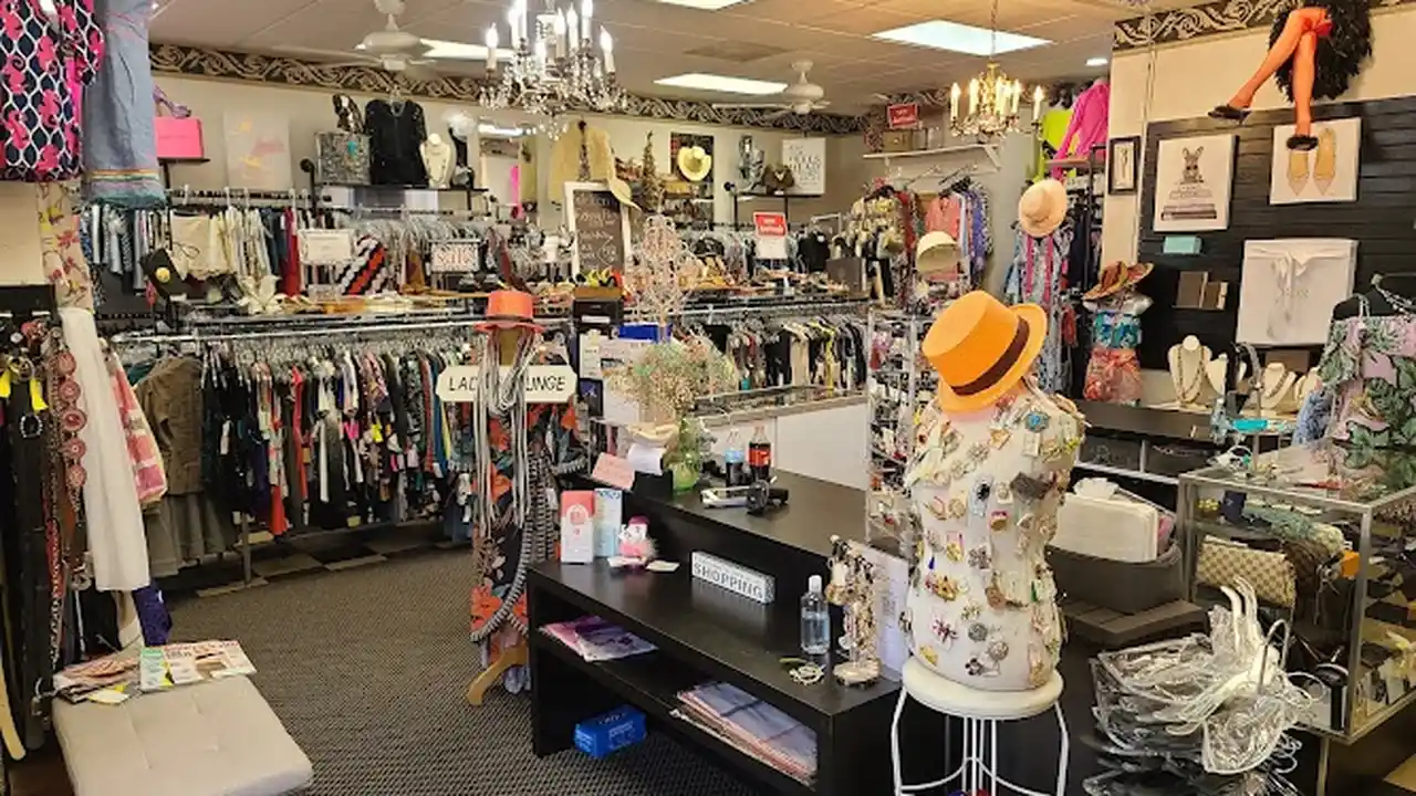 Consignment store in St. Augustine, Florida: Fifi's Fine Resale Apparel of St Augustine