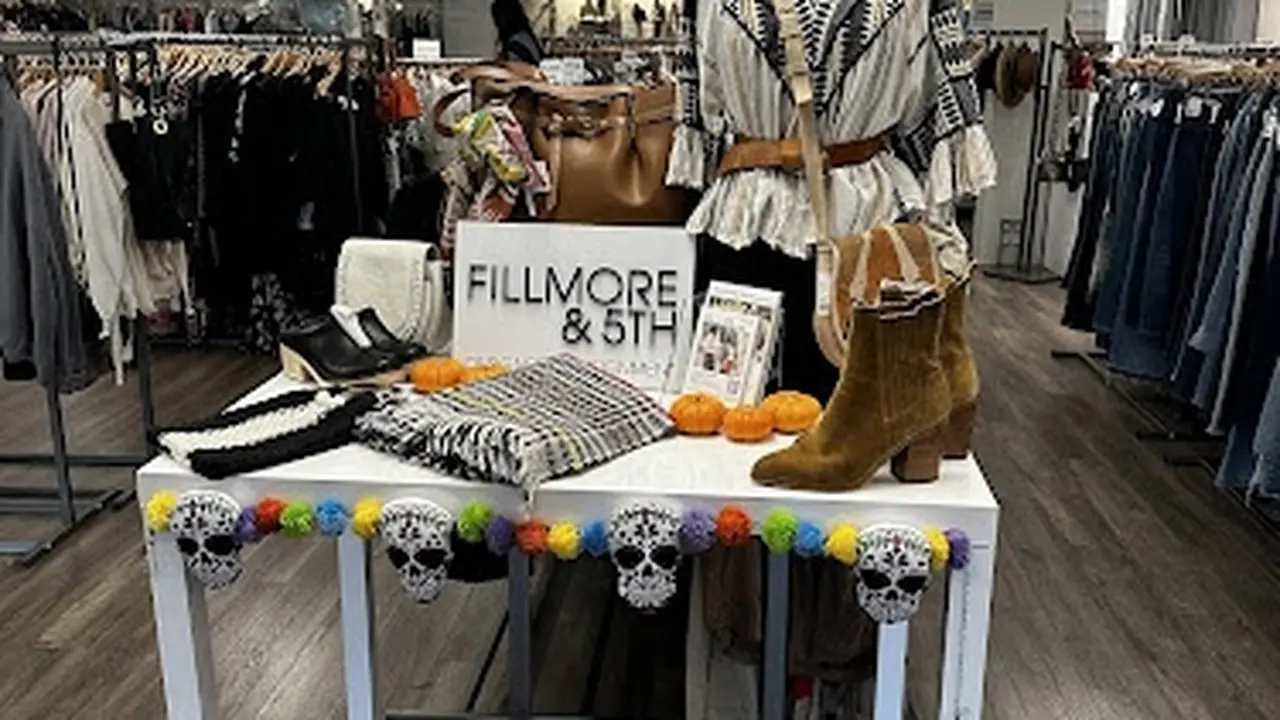 Consignment store in Palo Alto, California: Fillmore & 5th