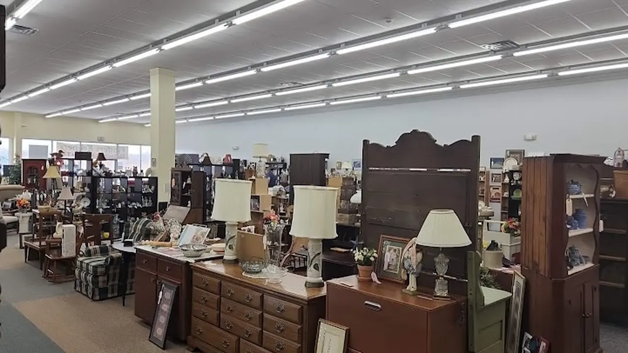 Consignment store in New Oxford, Pennsylvania: Finders Keepers Antiques