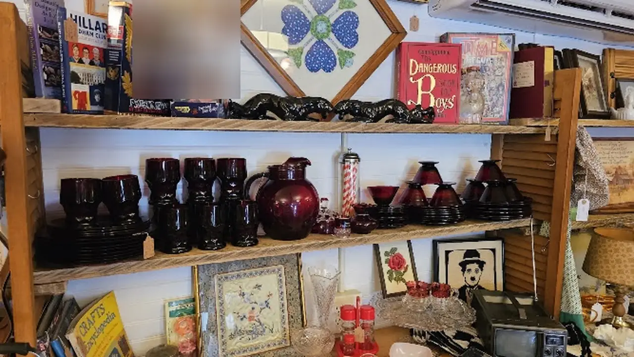 Consignment store in Leicester, North Carolina: Finders Keepers Boutique