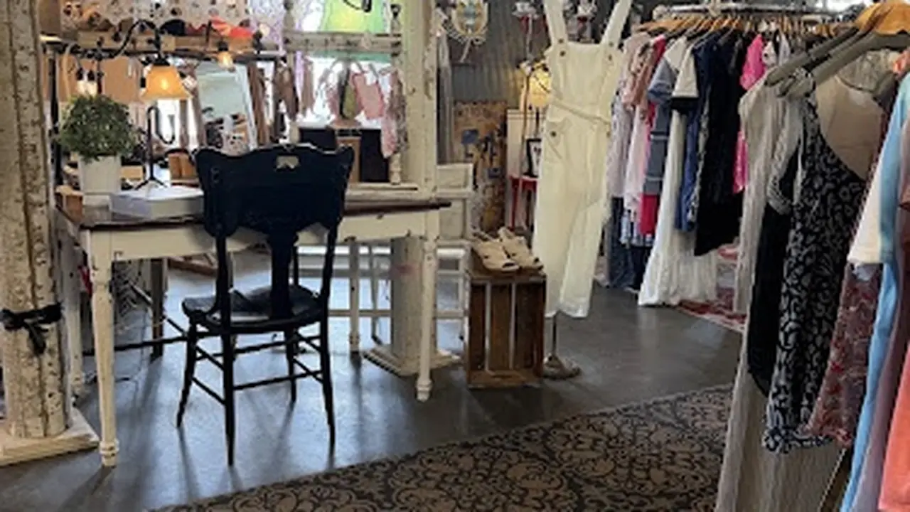 Consignment store in Harrisburg, Illinois: Finders Keepers Consignment