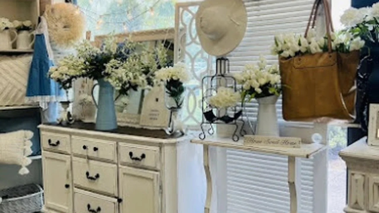 Consignment store in Pooler, Georgia: Finders Keepers Furniture