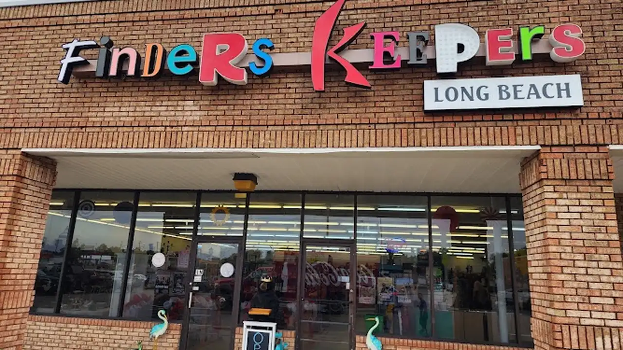 Consignment store in Long Beach, Mississippi: Finders Keepers Long Beach