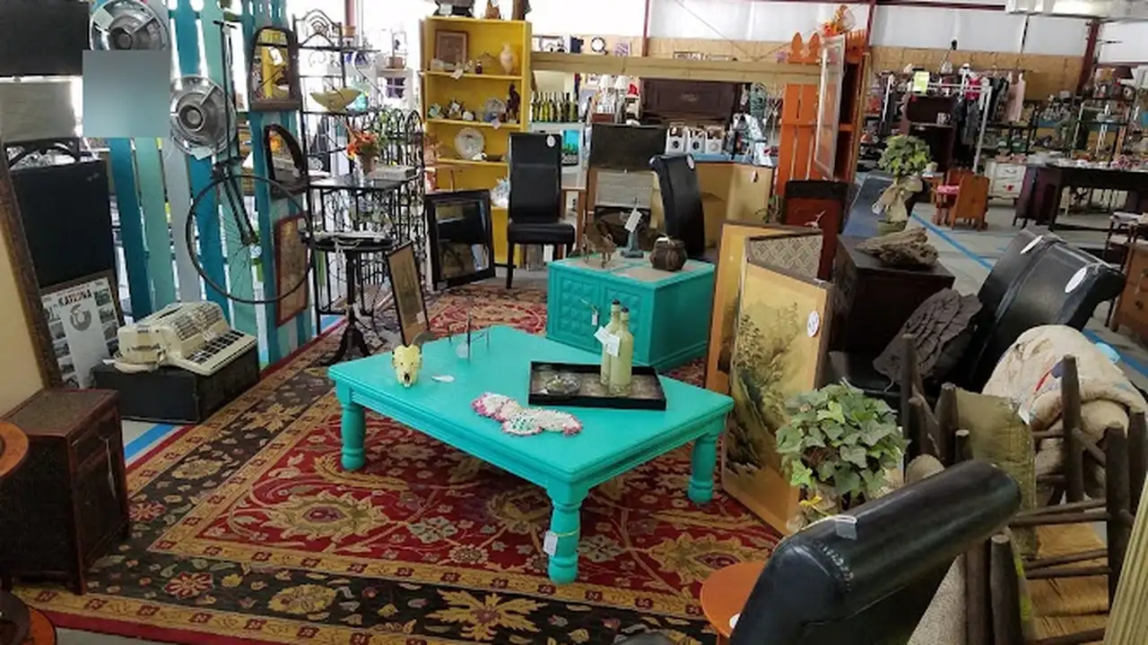 Consignment store in Biloxi, Mississippi: Finders Keepers Resale & Marketplace