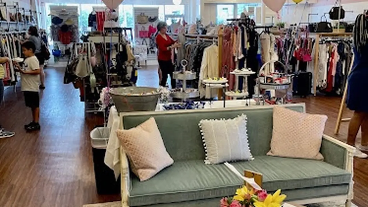 Consignment store in Decatur, Georgia: Finders Keepers Women's Consignment