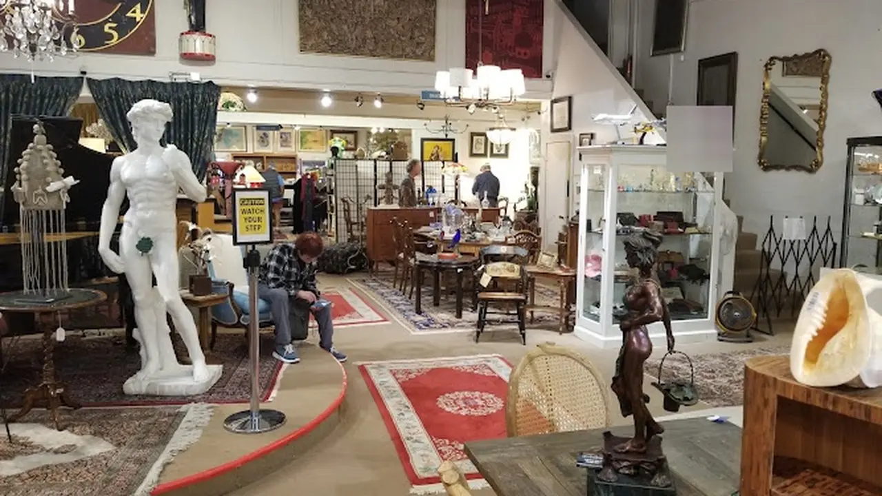 Consignment store in San Rafael, California: Fine Estate