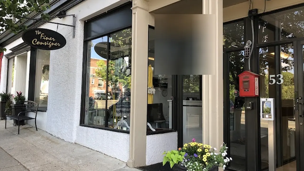 Consignment store in Newton, Massachusetts: Finer Consigner