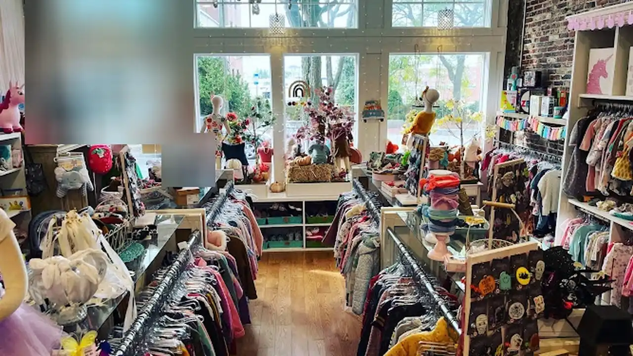 Consignment store in Gloucester, Massachusetts: Fireflies Boutique