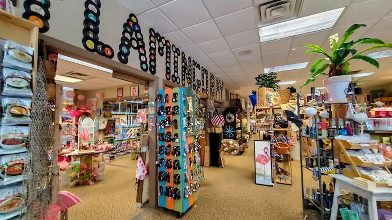 Consignment store in North Myrtle Beach, South Carolina: Flamingo Bay Shoppe
