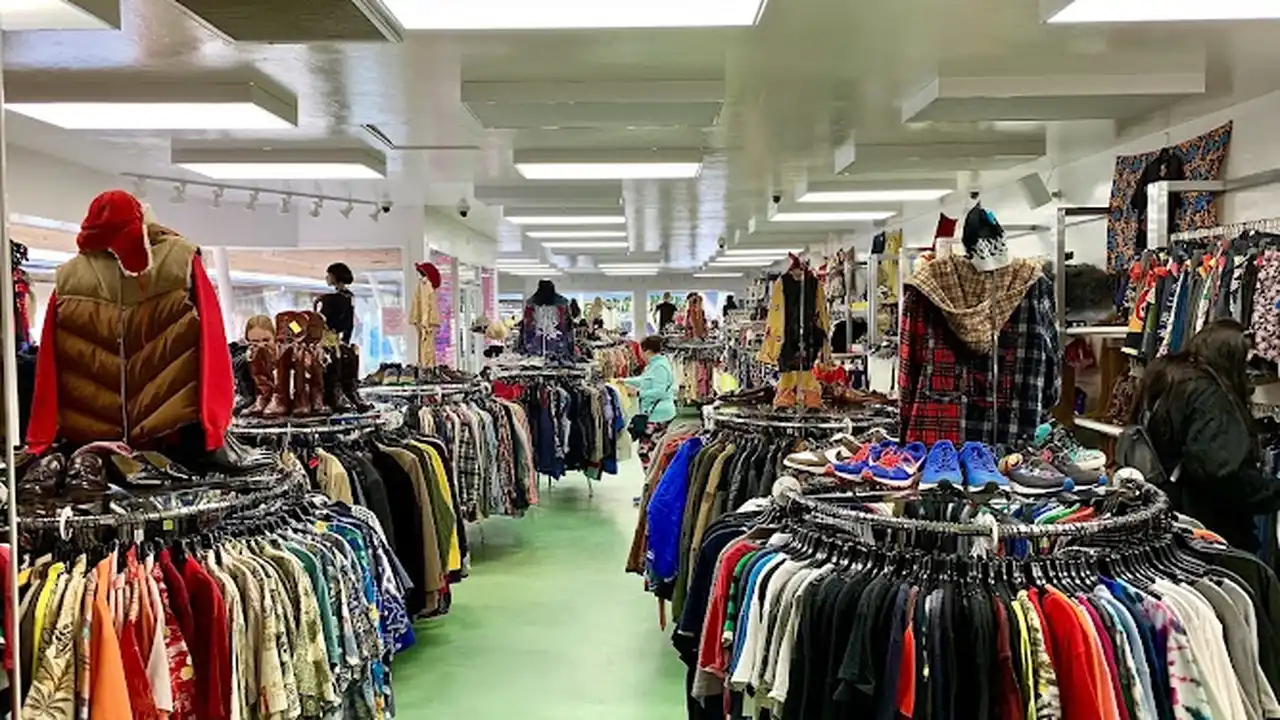 Consignment store in Carlsbad, California: Flashbacks Recycled Fashion