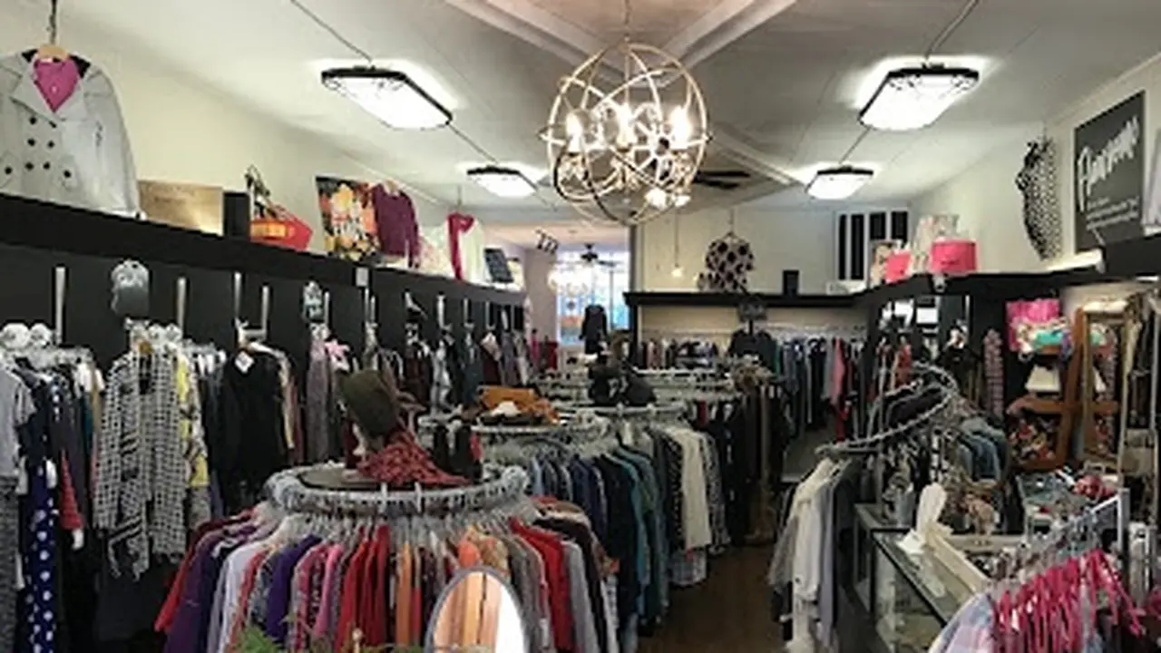 Consignment store in Waynesville, North Carolina: Flawsome New & Preloved