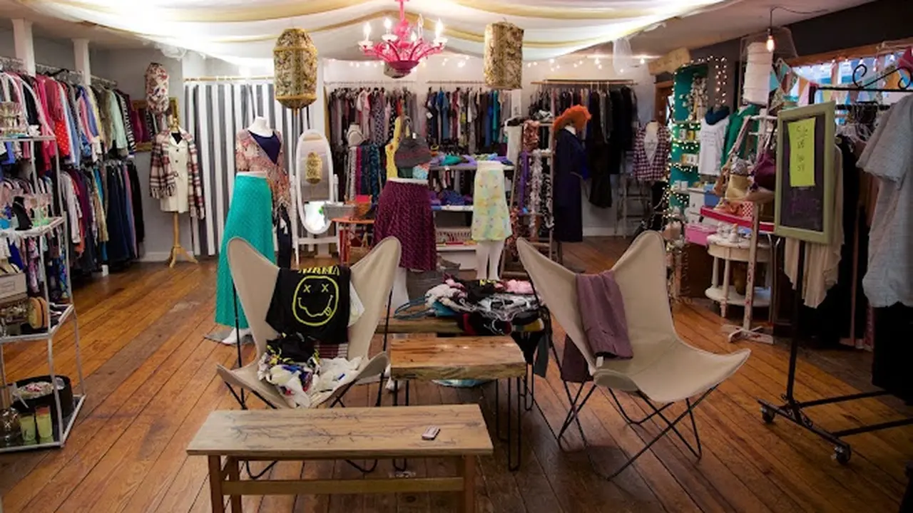 Consignment store in Nags Head, North Carolina: Flip Your Closet & Restyle Market