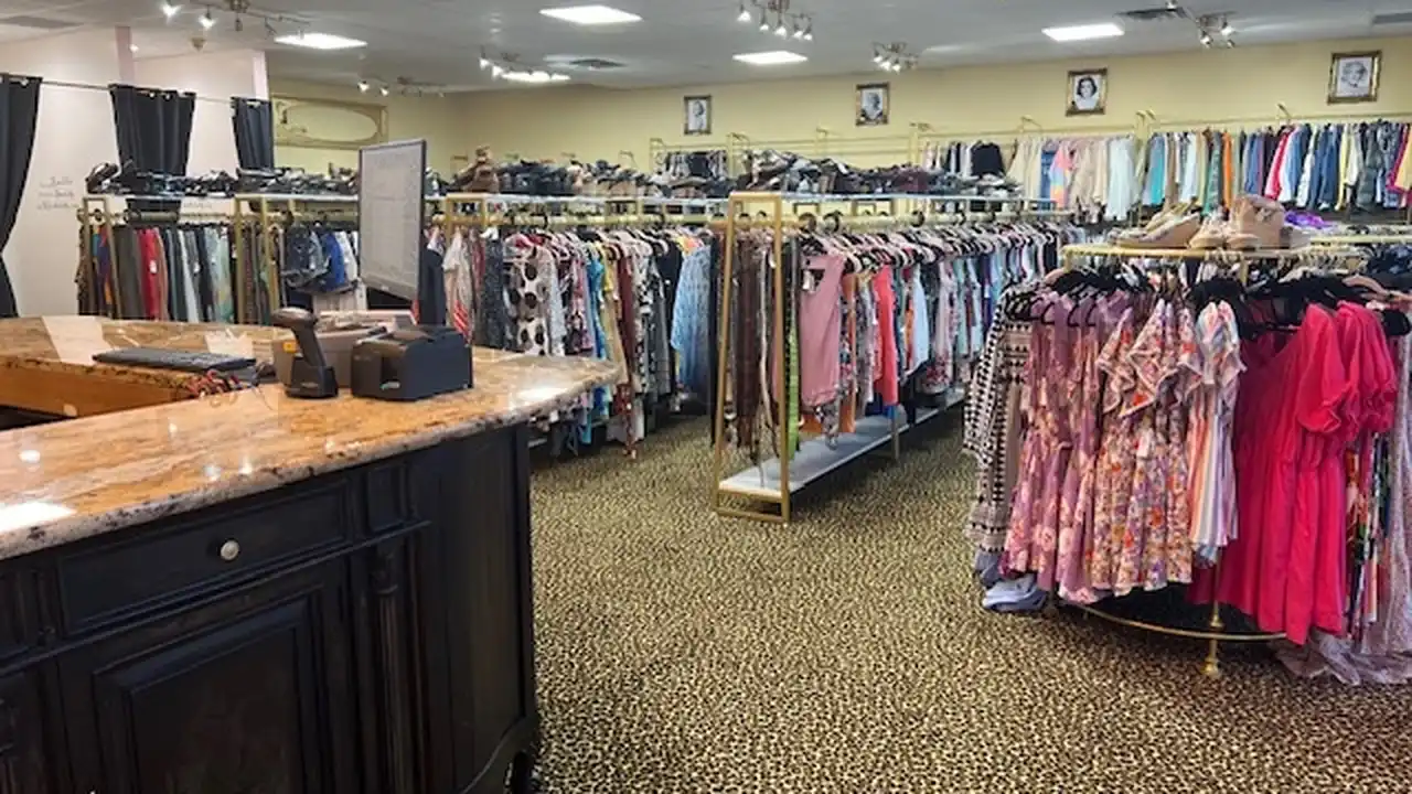 Consignment store in Littleton, Colorado: Flippin Furniture & Fashion Consignments