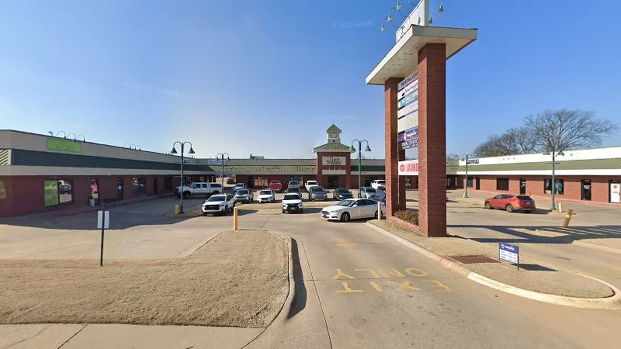 Consignment store in Siloam Springs, Arkansas: Forever Famous