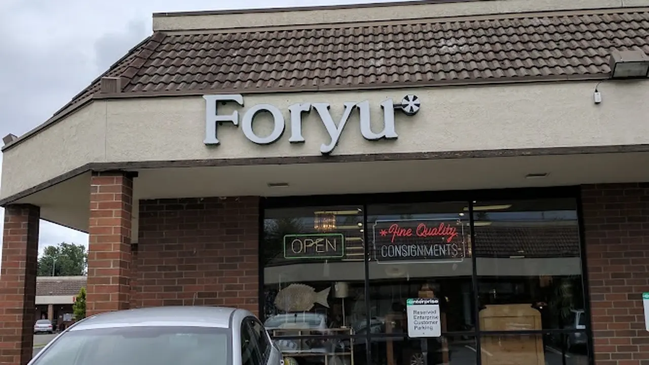 Consignment store in Bellevue, Washington: Foryu Furnishings, Fine Quality Consignments