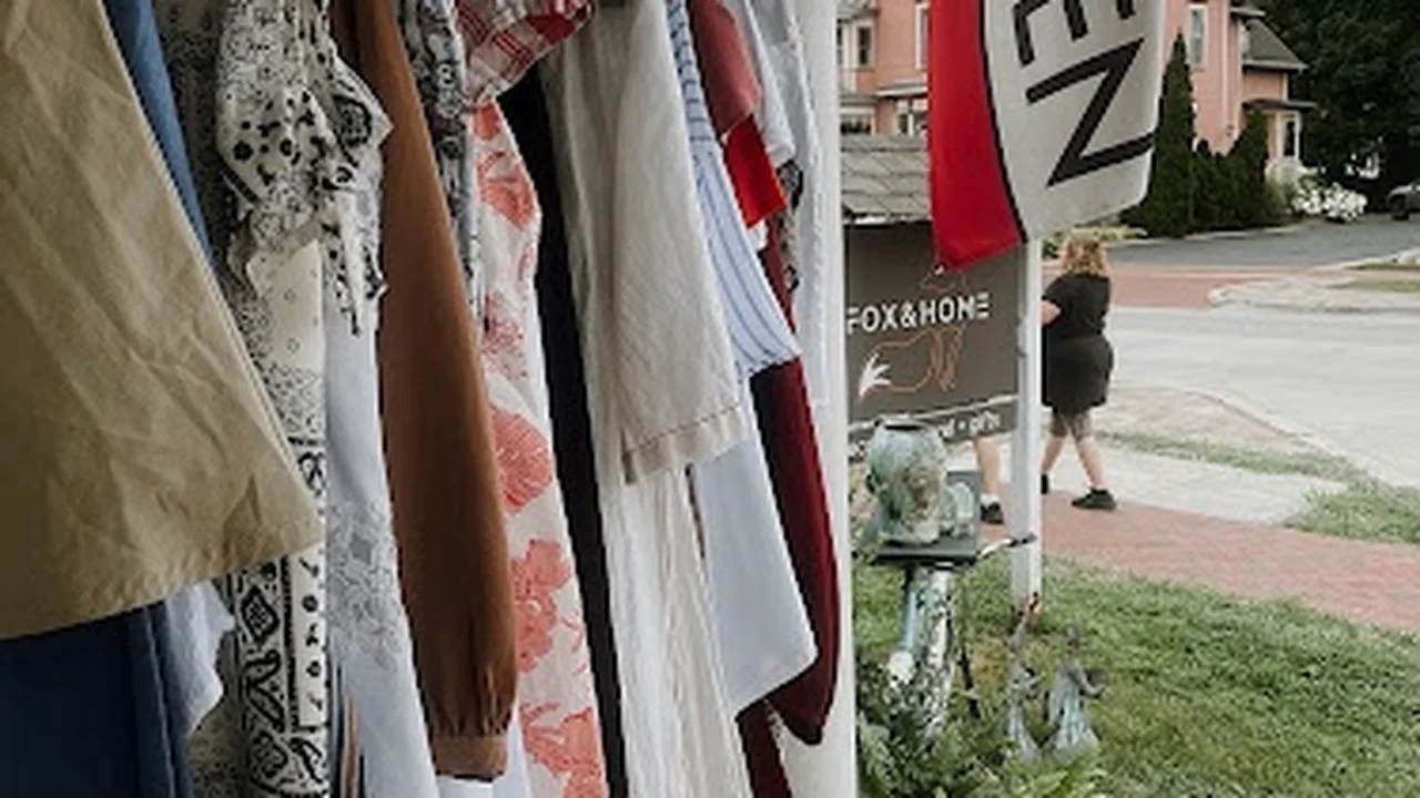 Consignment store in Algonquin, Illinois: Fox & Home