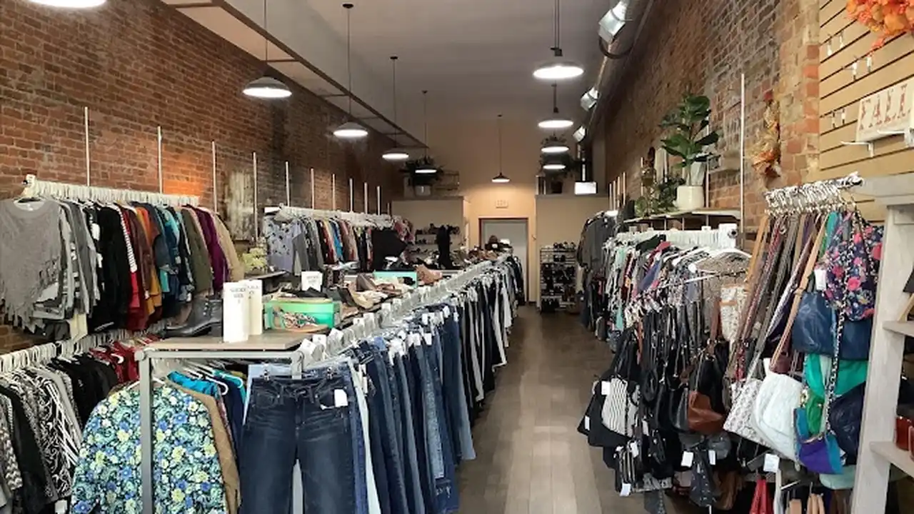 Consignment store in Bluffton, Indiana: Fraction Apparel & Home