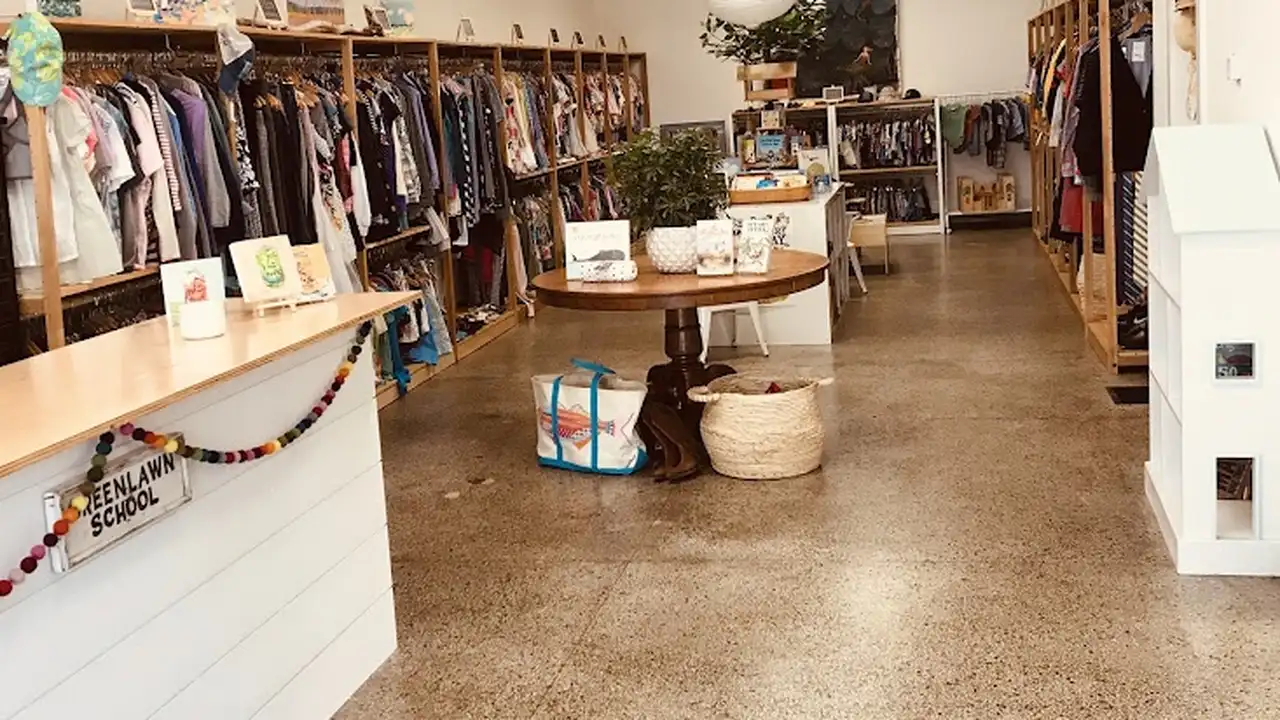 Consignment store in Grand Rapids, Michigan: Freshwater Whale Boutique