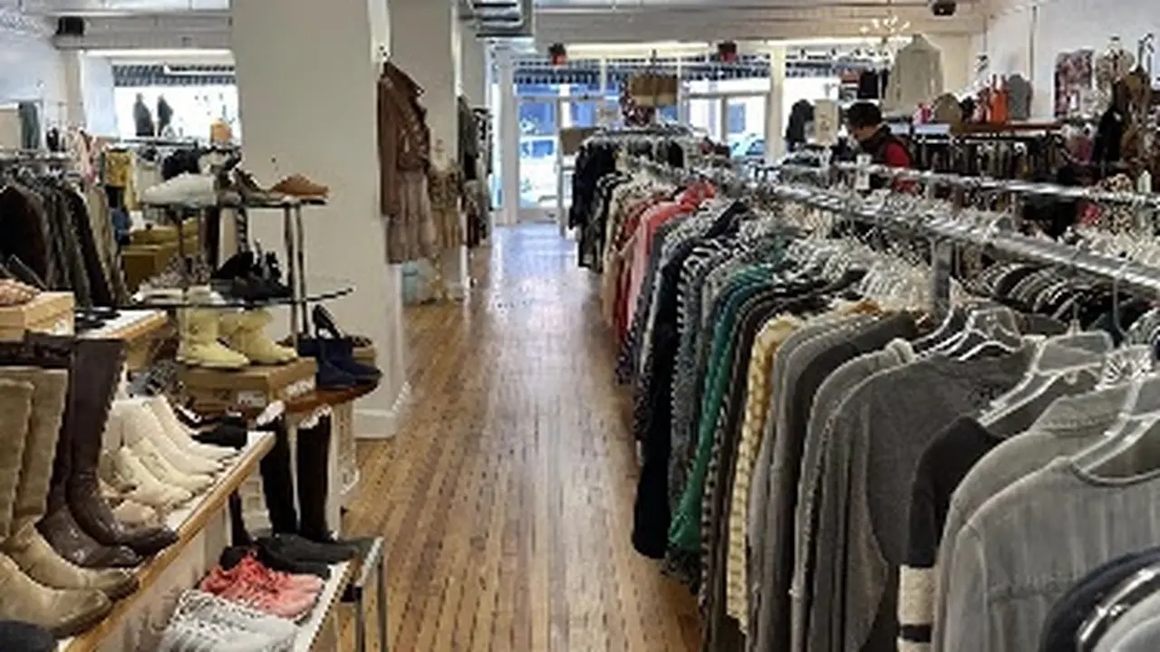 Consignment store in Opelika, Alabama: Fringe Consignment