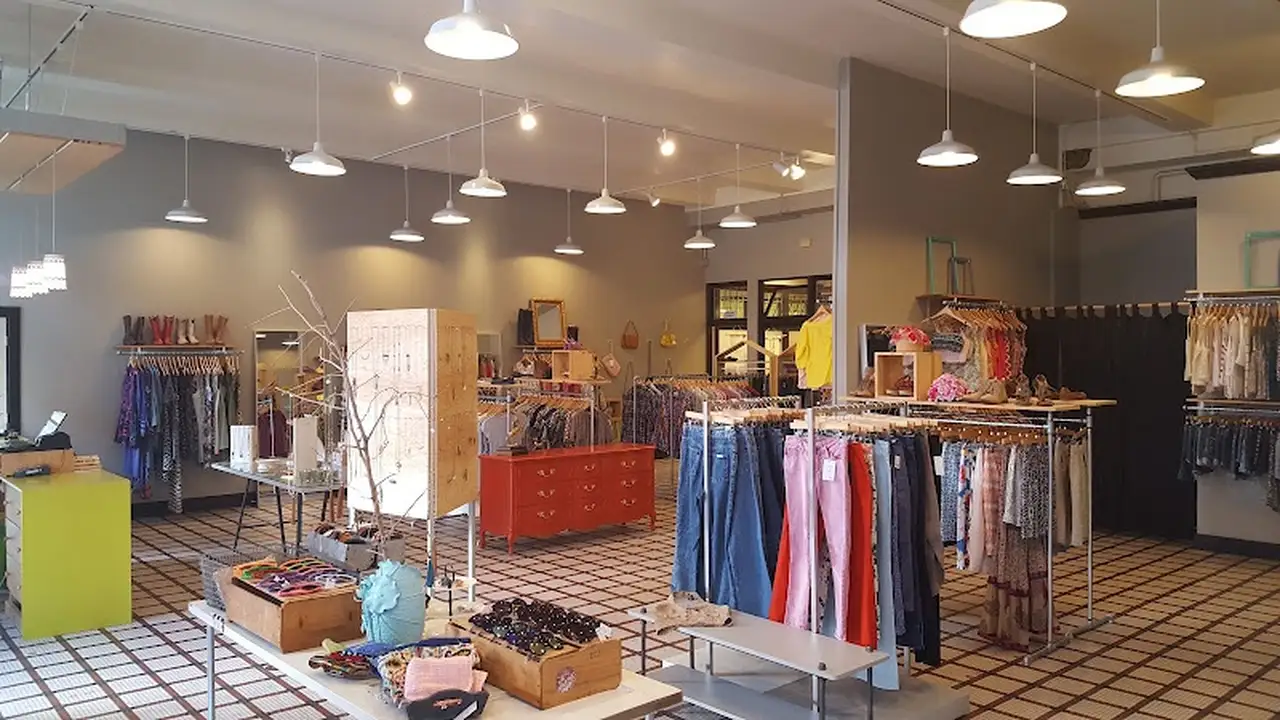 Consignment store in Spokane, Washington: Fringe & Fray