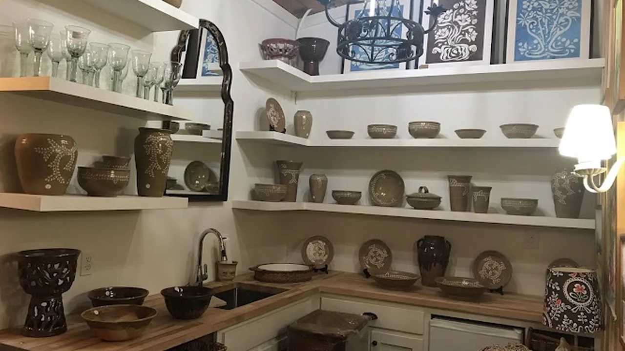 Consignment store in Highlands, North Carolina: Full House Gallery Furniture Consignment