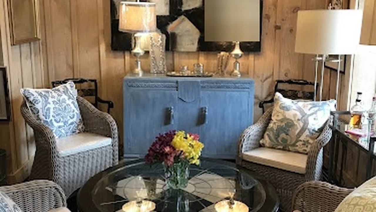 Consignment store in Highlands, North Carolina: Full House Gallery