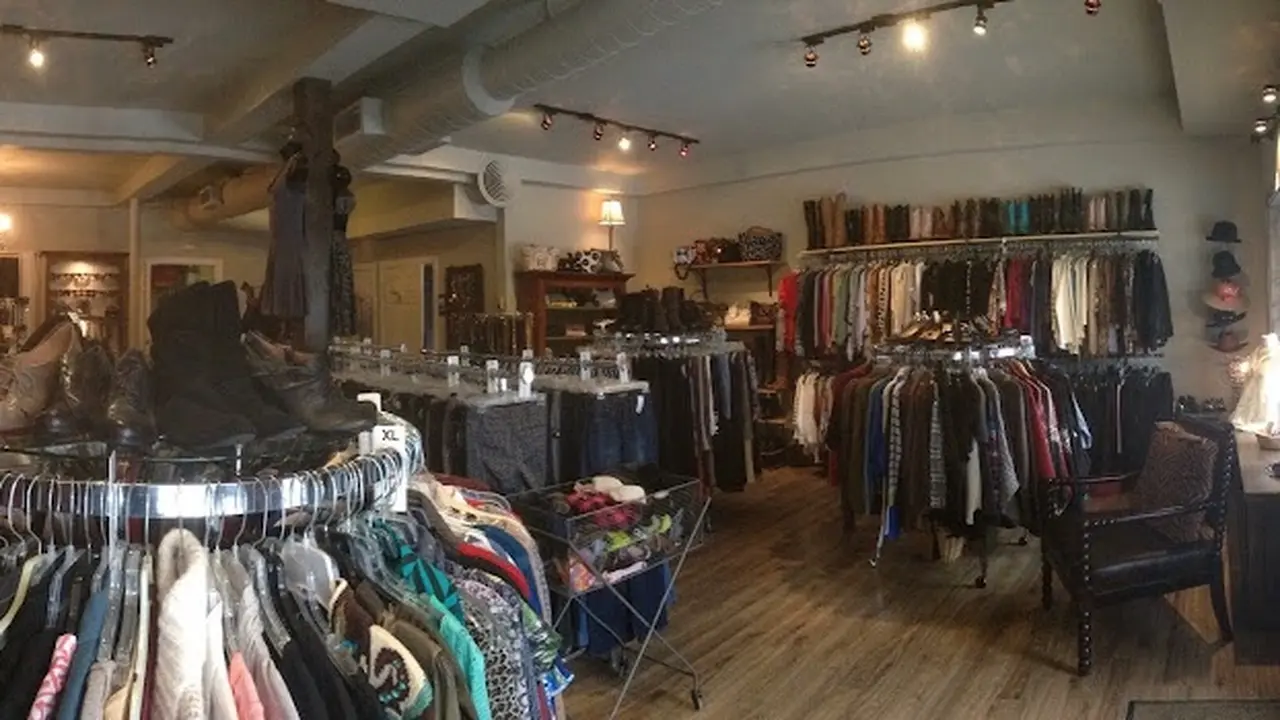 Consignment store in Frisco, Colorado: Funky Trunk Boutique