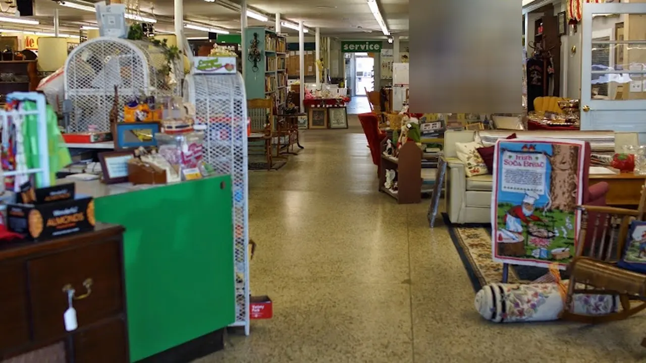 Consignment store in Williamston, North Carolina: Furnishing Finds & Treasures